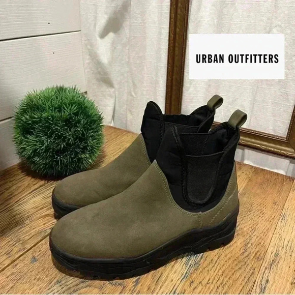 📍 URBAN OUTFITTERS Suki Sporty Chelsea Boot Kaki size 7 - Picture 1 of 12